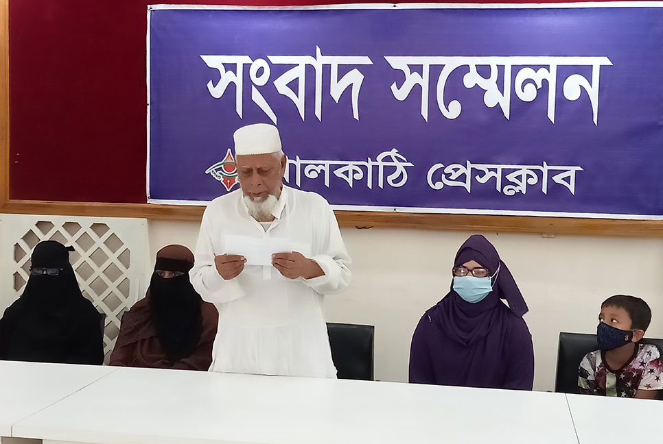 ঘর থেকে নামিয়ে দেওয়ায় পুত্র ও পুত্রবধূর বিচার চাইলেন বৃদ্ধ