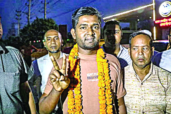 প্রথম আলোর সাংবাদিক শামস জামিনে মুক্ত