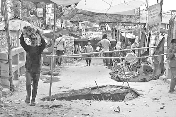 সমস্যায় জর্জরিত বাবুরহাট কাপড়ের হাট