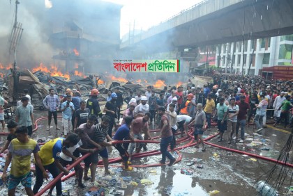 বঙ্গবাজারে অগ্নিকাণ্ডের খোঁজখবর রাখছেন প্রধানমন্ত্রী

