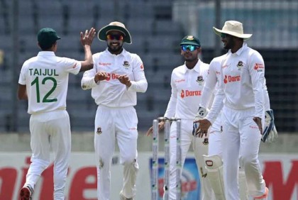 তিন উইকেট হারিয়ে চাপে আয়ারল্যান্ড
