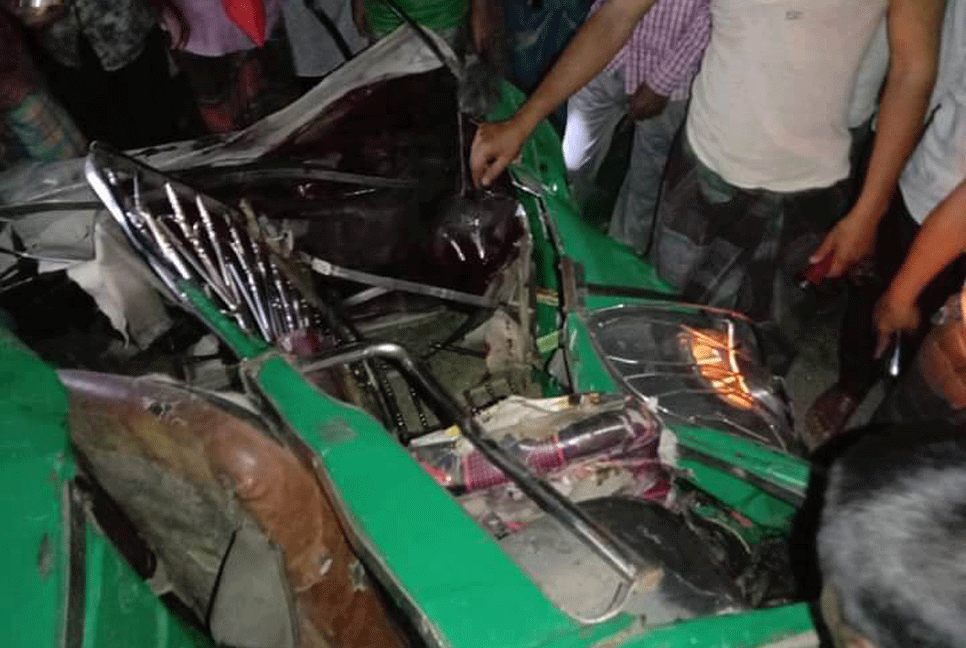 নেত্রকোনায় সিএনজি-কাভার্ডভ্যান সংঘর্ষে দুইজনের প্রাণহানি