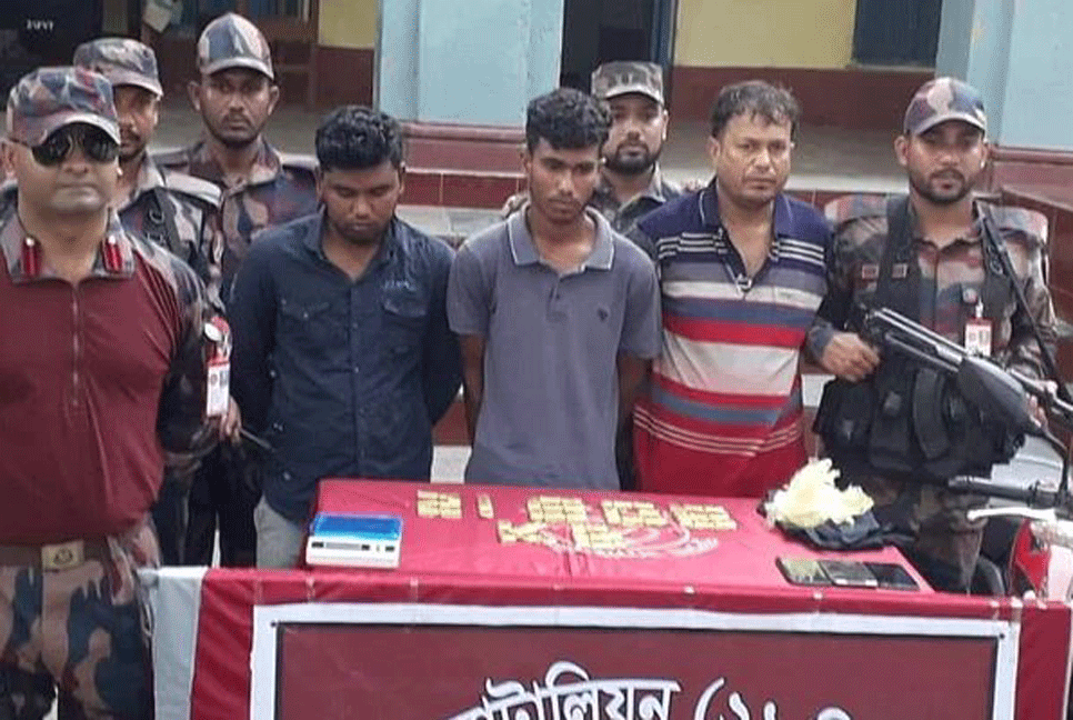 মোটরসাইকেলের চেসিসের ভেতরে লুকানো ছিল ১১ কোটি টাকার সোনা
