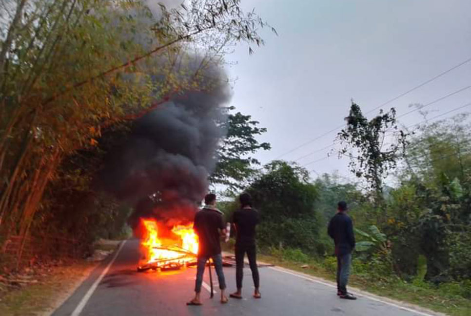 খাগড়াছড়িতে ইউপিডিএফের আধাবেলা সড়ক অবরোধ কর্মসূচি