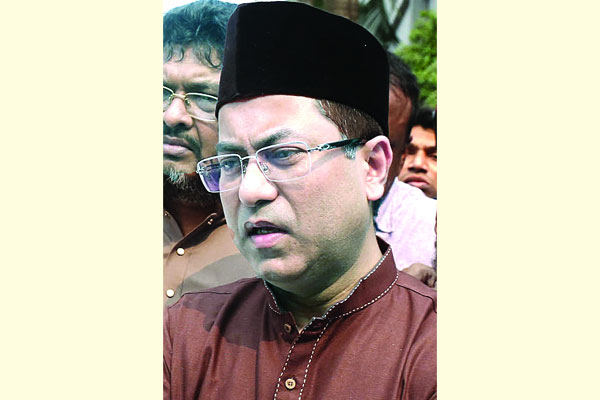 চার বছর আগেই ঝুঁকিপূর্ণ ঘোষণা