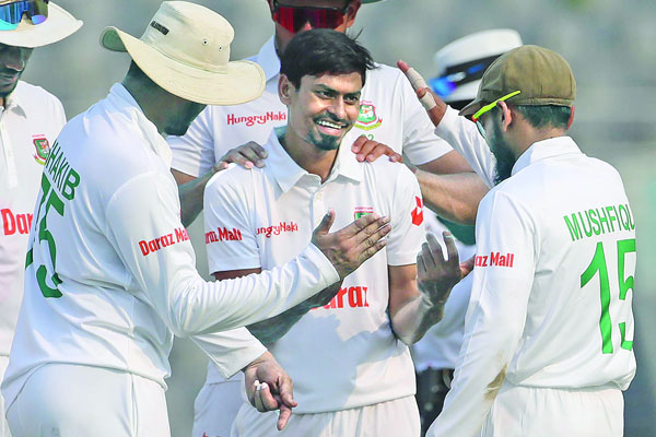 তাইজুলের ৫ উইকেট
