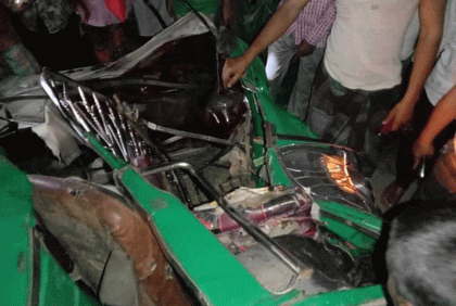 নেত্রকোনায় সিএনজি-কাভার্ডভ্যান সংঘর্ষে দুইজনের প্রাণহানি