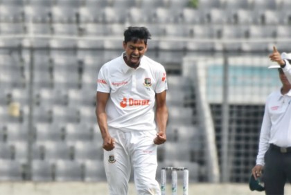 ১৫৫ রানের লিড পেল বাংলাদেশ, শুরুতেই ৩ উইকেট নেই আইরিশদের

