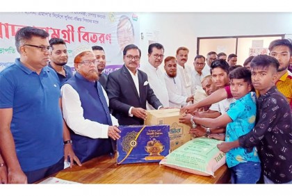সুবিধা বঞ্চিত শিশুদের মাঝে আওয়ামী লীগের খাদ্য সামগ্রী বিতরণ