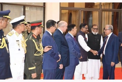 দেশে ফিরলেন রাষ্ট্রপতি

