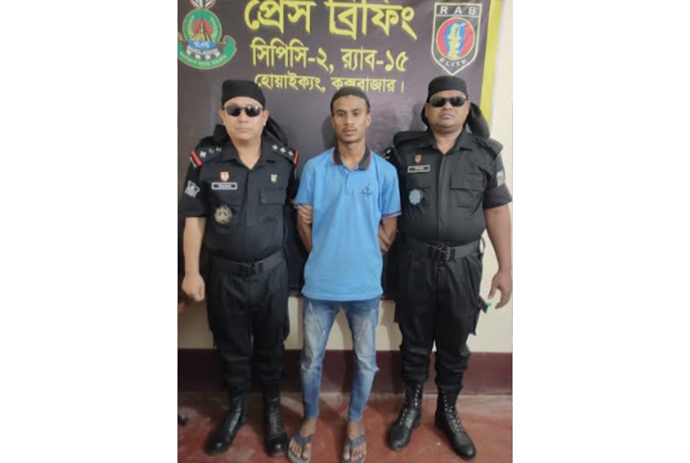 টেকনাফে ফেনসিডিলসহ আটক ১