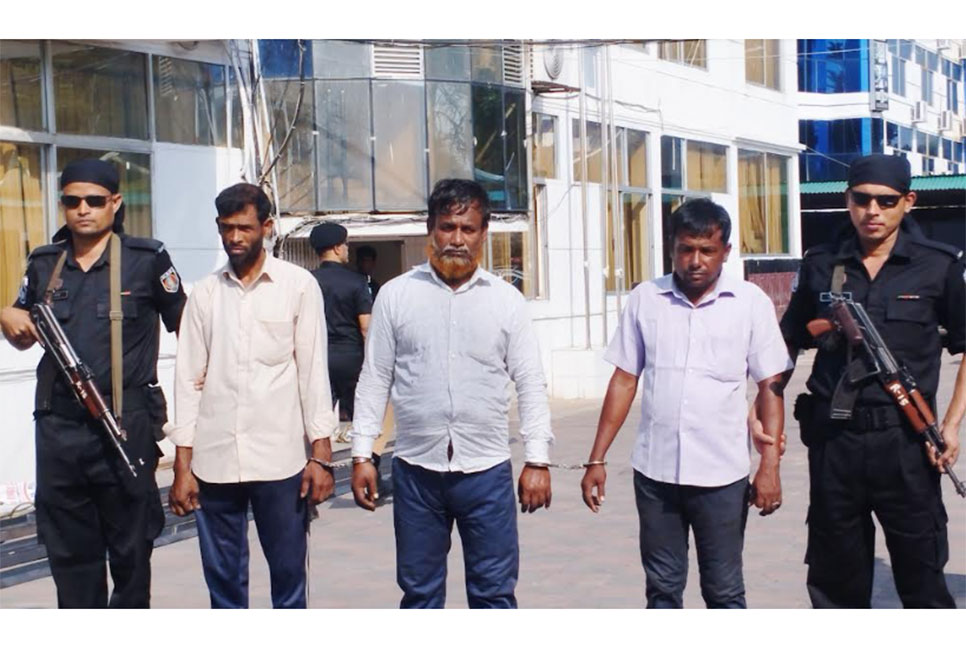 রোহিঙ্গা ক্যাম্পে আরসা বাহিনীকে অস্ত্র সরবরাহকালে আটক ৩