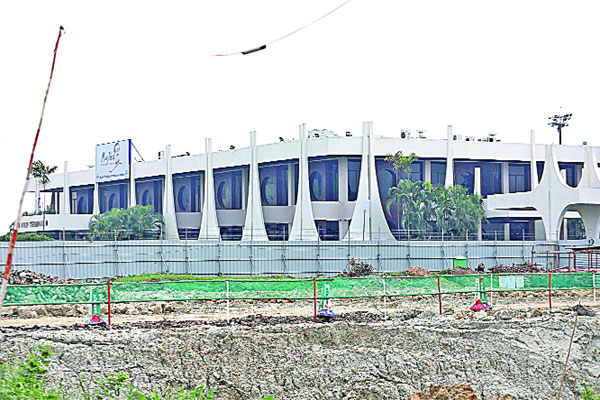 ভাঙা হচ্ছে ভিভিআইপি টার্মিনাল
