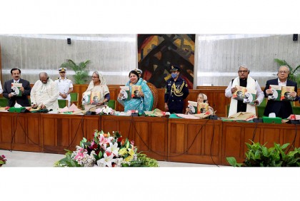
‘সংসদে বঙ্গবন্ধু’ ও ‘মুজিববর্ষ বিশেষ অধিবেশন’ গ্রন্থের 
মোড়ক উন্মোচন করলেন প্রধানমন্ত্রী 