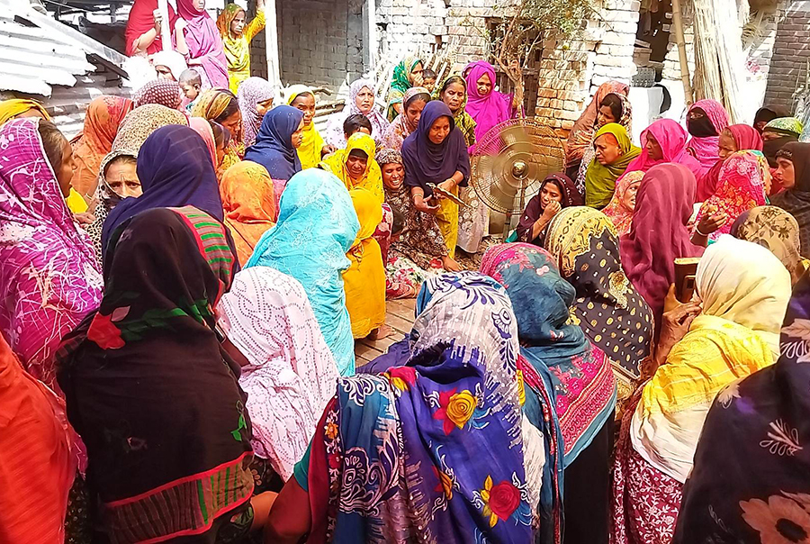 গাংনীতে মোটরসাইকেল থেকে পড়ে নারীর মৃত্যু