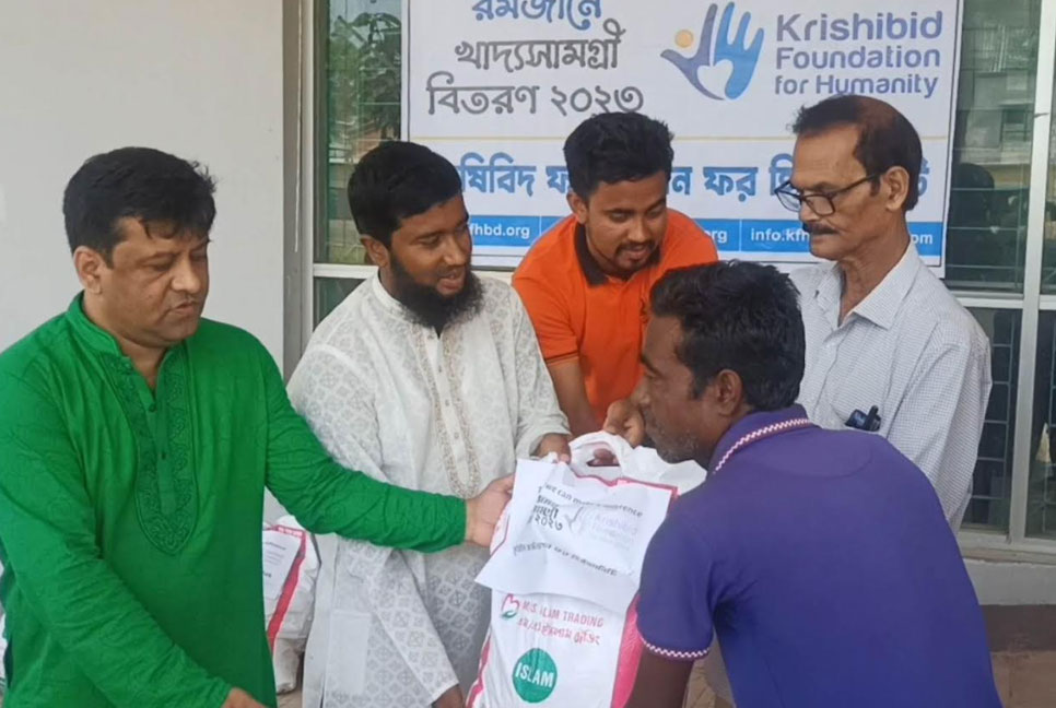 নেত্রকোনায় নিম্নআয়ের পরিবারে ঈদ সামগ্রী বিতরণ