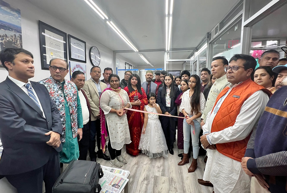 ইমিগ্রেশনে উত্তম সেবার সংকল্পে জ্যাকসন হাইটসে অ্যাটর্নি রুমা 