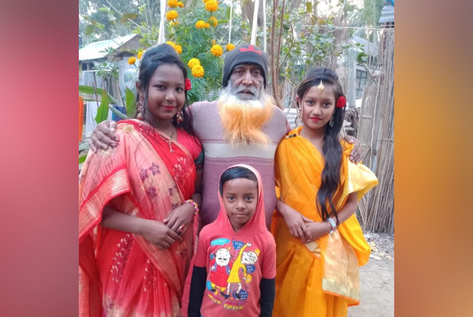 সখিপুরে অগ্নিকাণ্ডে ক্ষতিগ্রস্ত পরিবারের পাশে উপমন্ত্রী শামীম 