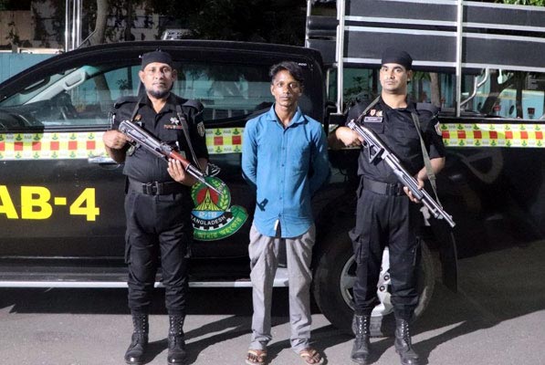 মুগদাপাড়া থেকে একটি ডাকাত চক্রের মূলহোতা গ্রেফতার 
