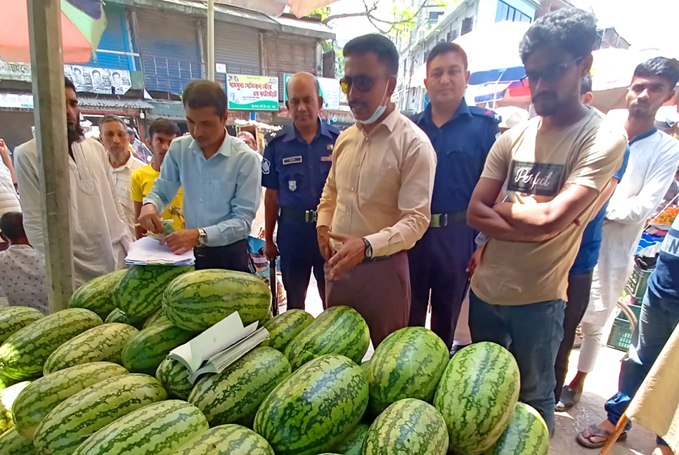 বগুড়ায় ১২ প্রতিষ্ঠানকে জরিমানা