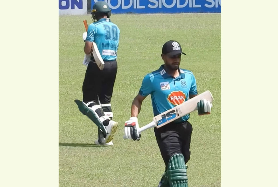 জরিমানার কবলে মিরাজ