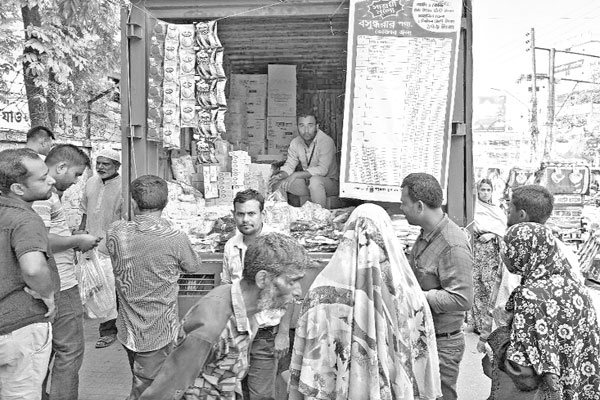 বসুন্ধরার পণ্য কিনতে উপচে পড়া ভিড়