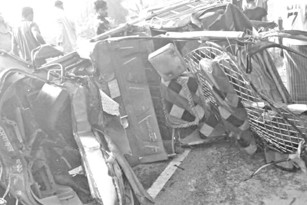 কক্সবাজারে ট্রাক-অটোরিকশা সংঘর্ষে তিনজন নিহত