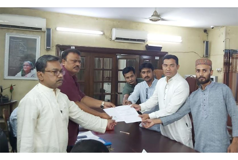 বরিশাল সিটি নির্বাচনে আওয়ামী লীগের মনোনয়ন 
পেতে প্রথম দিনে ৩ জনের মনোনয়ন ফরম সংগ্রহ