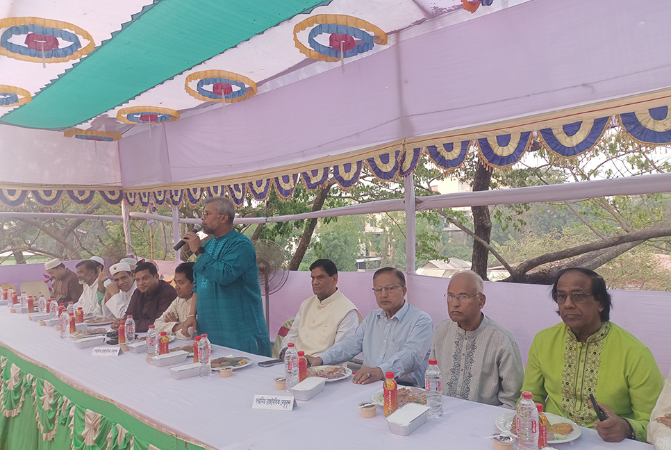 ধামরাইয়ে পৌরসভার উদ্যোগে ইফতার মাহফিল
