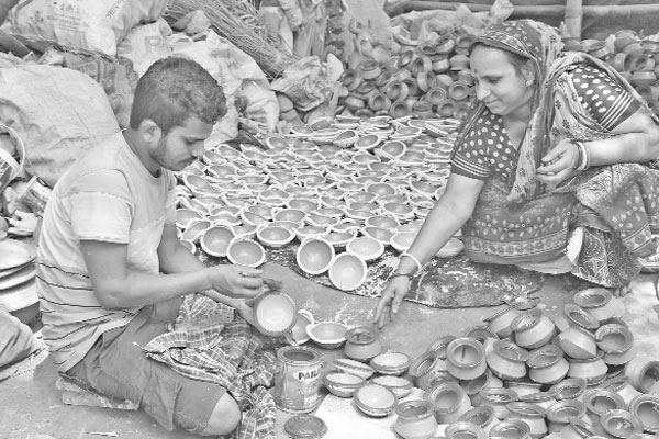 কর্মচাঞ্চল্য নেই পালপাড়ায়