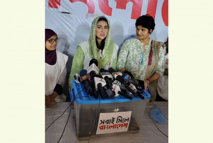 সুবিধাবঞ্চিত মানুষদের সাথে ইফতার করলেন অপু বিশ্বাস