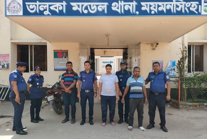 যাত্রীদের জিম্মি করে সর্বস্ব লুট করে নিতেন তারা
