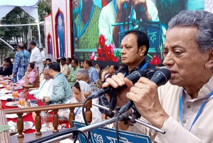 সরকার অত্যন্ত কঠিন সময় পার করছে : আমীর খসরু