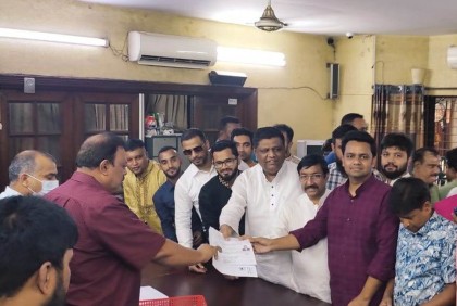 সিসিক নির্বাচন: আওয়ামী লীগের মনোনয়ন ফরম জমা দিলেন আনোয়ারুজ্জামান
