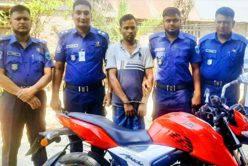 বগুড়ায় চুরি যাওয়া মোটরসাইকেল
উদ্ধার, একজন আটক 
