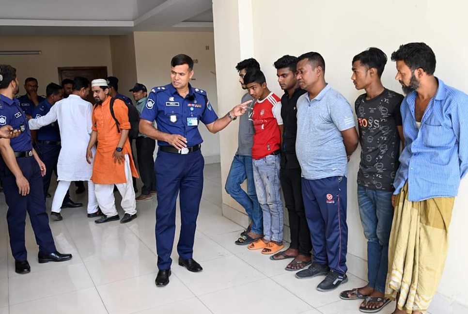 কুষ্টিয়ায় পুলিশের জালে ইজি বাইক চোর চক্রের ছয় সদস্য
