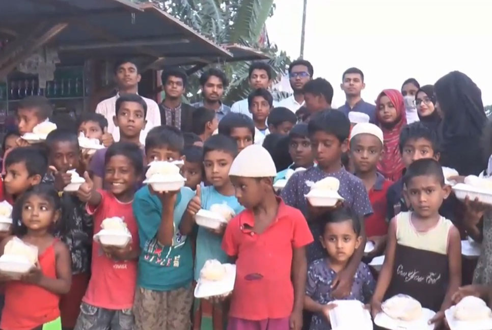 ভোলায় জেলের সন্তানদের মাঝে ইফতার বিতরণ