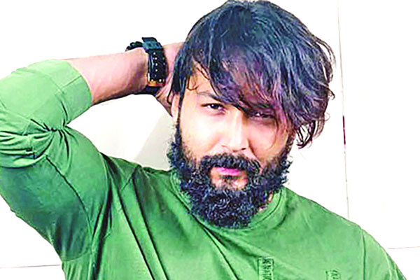 নতুন ছবিতে আদর আজাদ