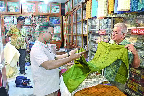 কুমিল্লায় চাহিদার শীর্ষে খাদির পাঞ্জাবি-ফতুয়া
