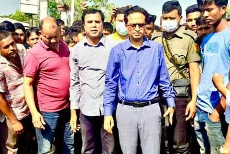 দিনাজপুরে ট্রাকচাপায় স্কুলছাত্রের মৃত্যু, মহাসড়ক অবরোধ