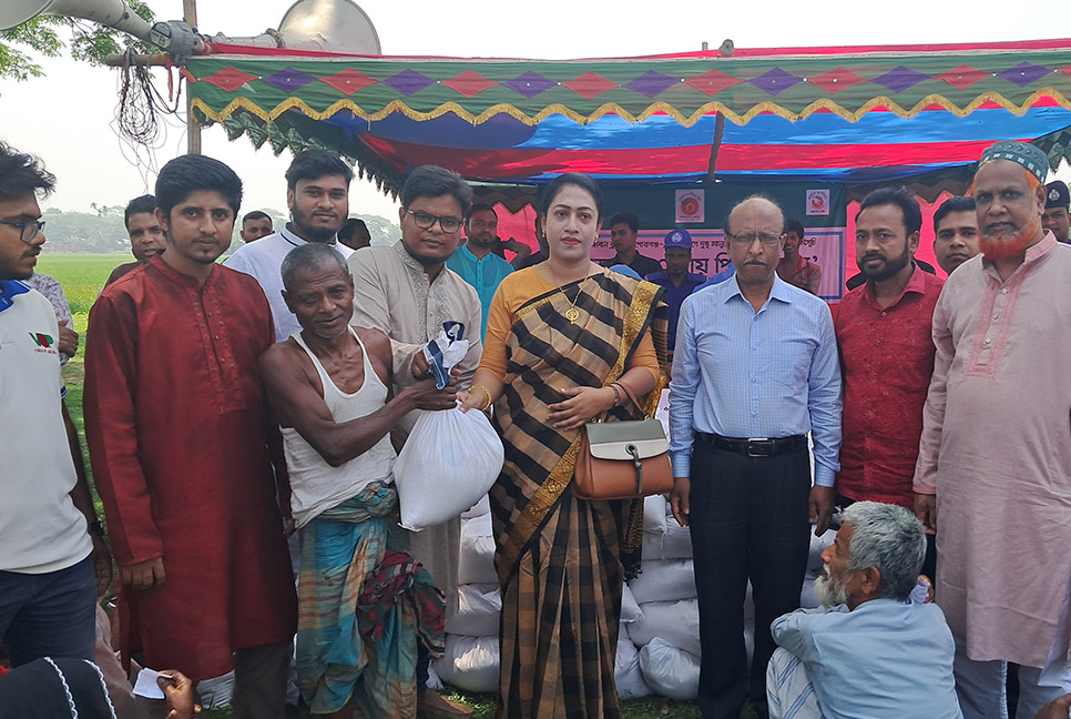কিশোরগঞ্জে দুস্থদের মাঝে খাদ্য সহায়তা