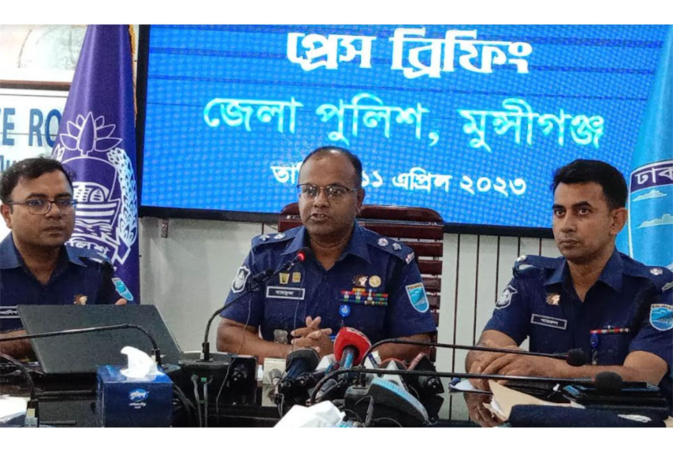মুন্সীগঞ্জে ছেলেরা কুপিয়ে ও পিটিয়ে হত্যা করে বাবাকে 