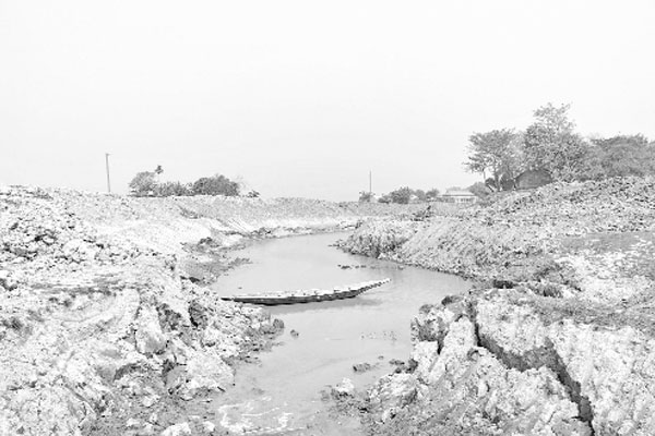নদীকে খাল দেখিয়ে খনন