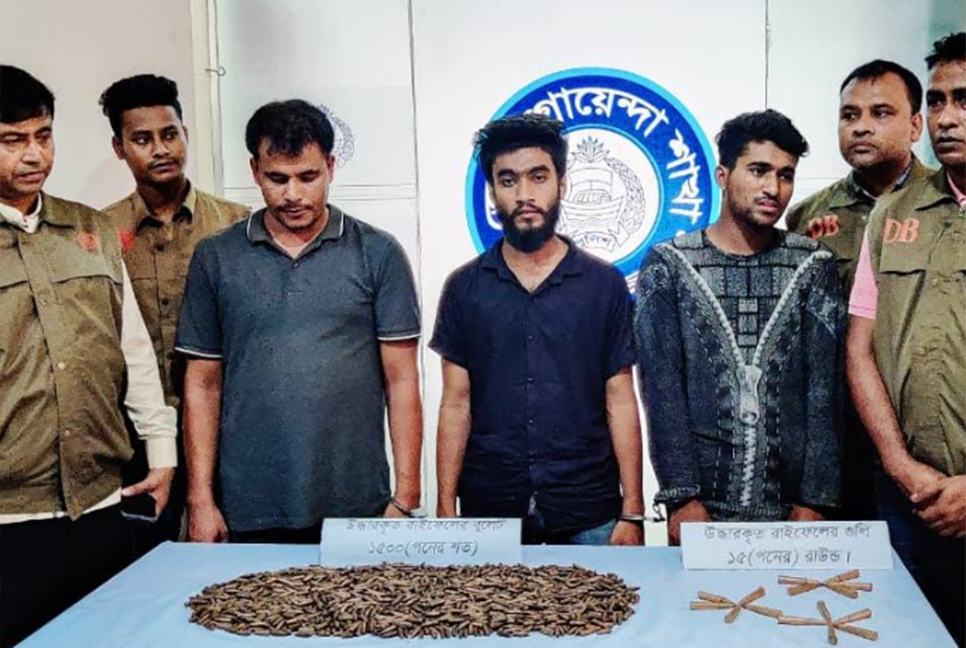 কক্সবাজারে গুলিসহ গ্রেফতার ৩