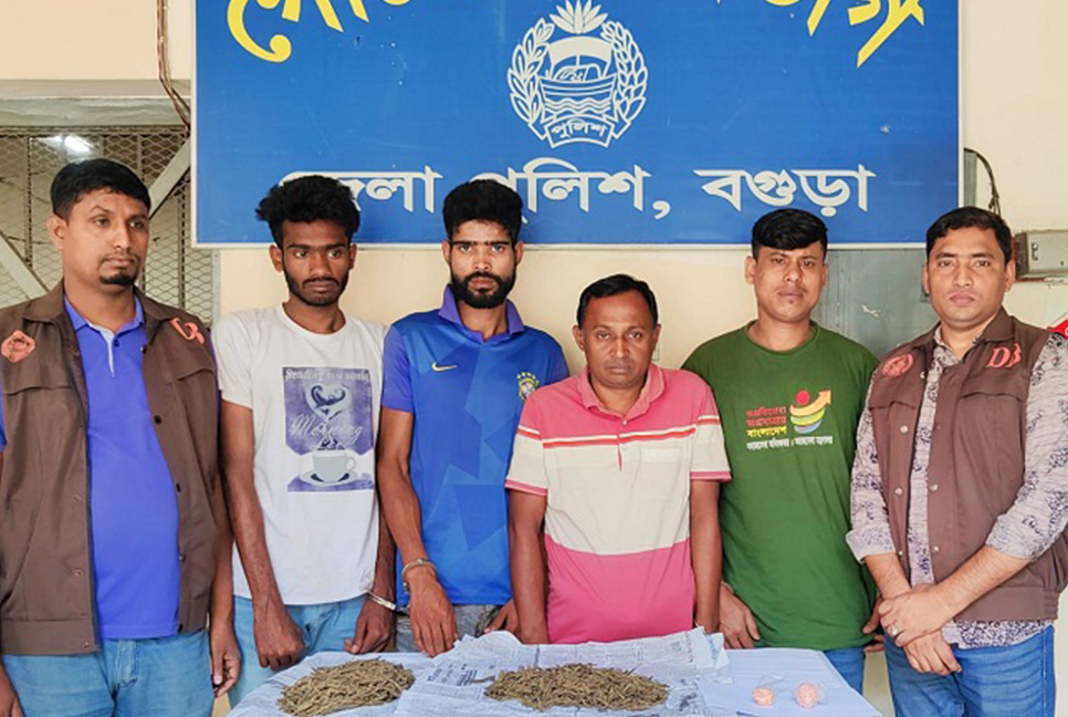 বগুড়ায় ইয়াবা ও গাঁজাসহ গ্রেফতার ৪ 