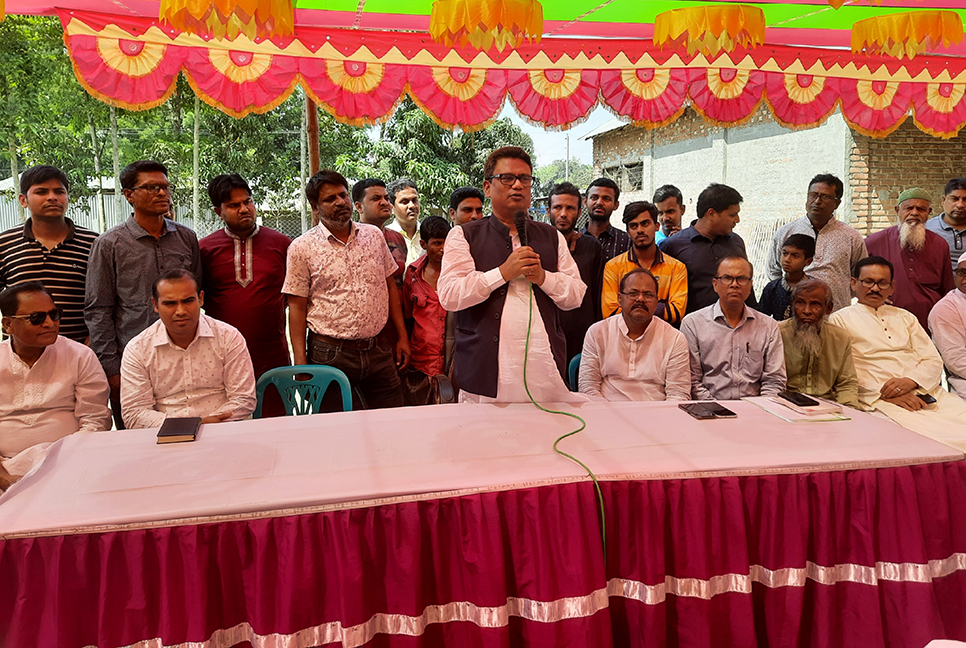 'গ্রামের কোনো রাস্তা আর কাঁচা থাকবে না'