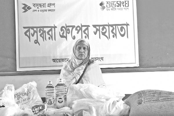 বসুন্ধরার সহযোগিতা পেলেন বিধবা আনোয়ারা