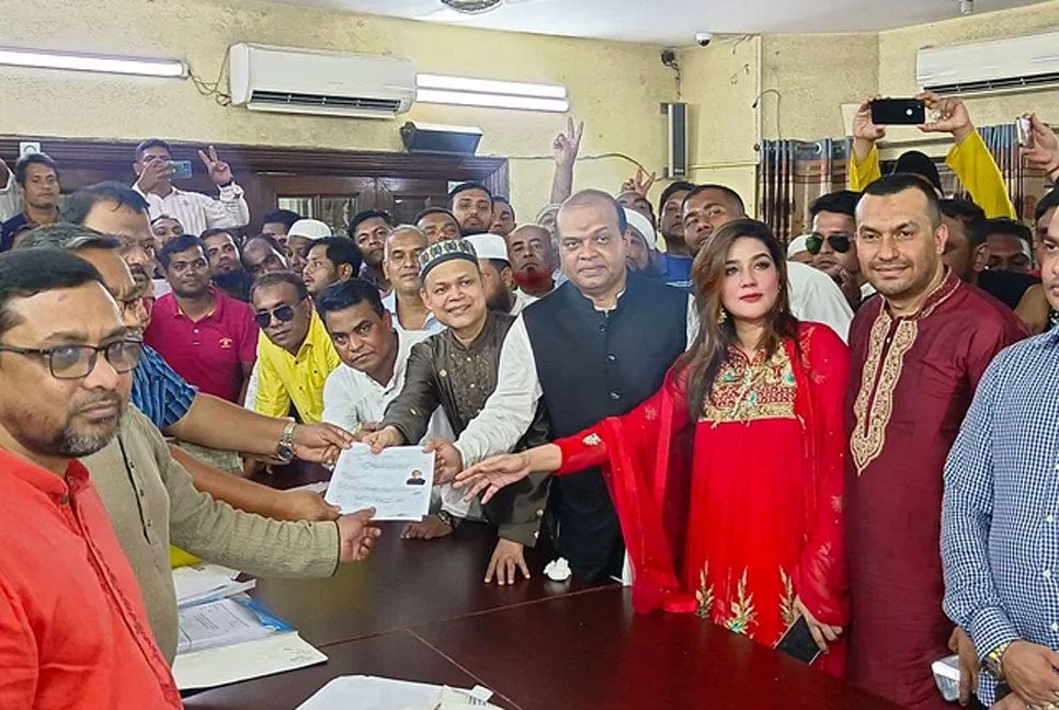 ভাসুরের জন্য মনোনয়নপত্র জমা দিলেন নায়িকা মাহিয়া মাহি