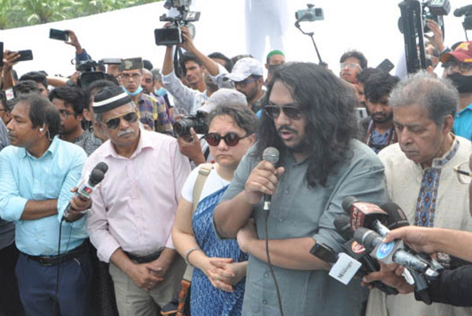 বাবার মরদেহে ছুরি চালানোর মতো কেউ নেই : ডা. জাফরুল্লাহর ছেলে

