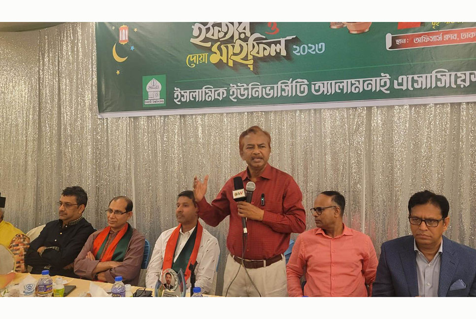 ইসলামিক ইউনিভার্সিটি অ্যালামনাইয়ের ইফতার অনুষ্ঠিত

